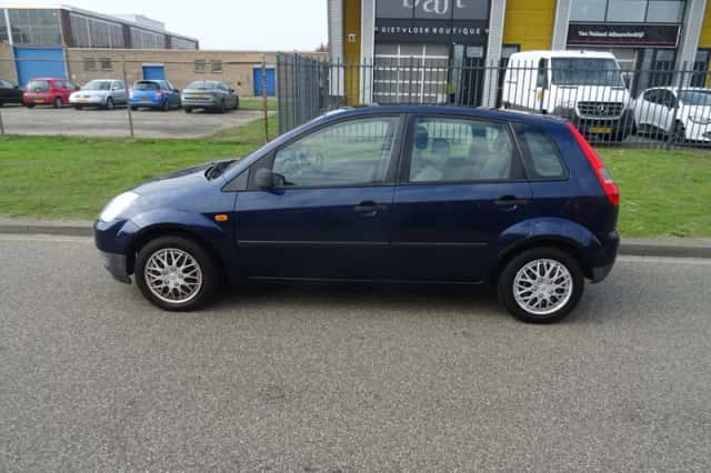 Ford Fiesta (2003) thumbnail 2