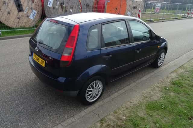 Ford Fiesta (2003) thumbnail 5