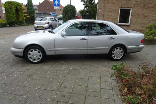 Mercedes-Benz E-Klasse (1996) thumbnail 2
