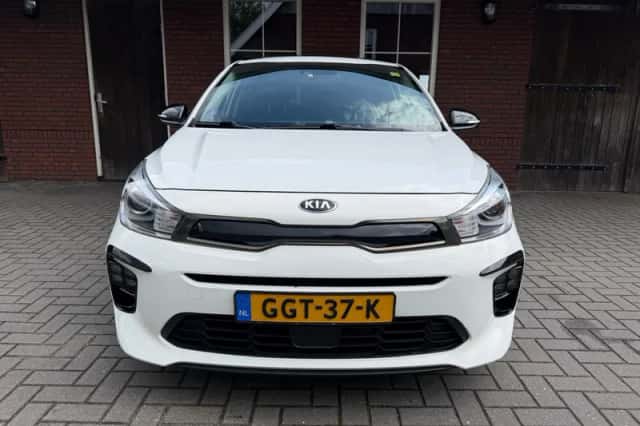 Kia Rio (2018) thumbnail 2