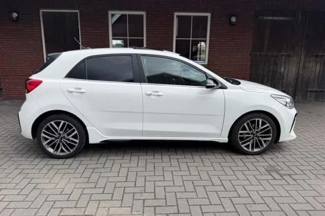 Kia Rio (2018) thumbnail 4