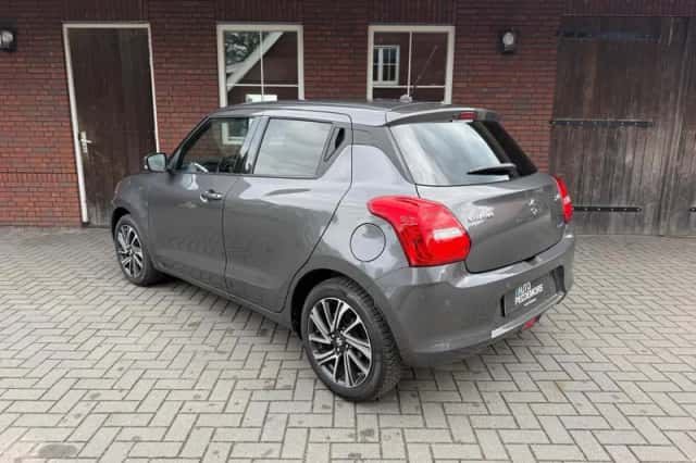 Suzuki Swift (2022) thumbnail 4