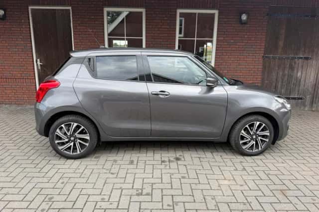 Suzuki Swift (2022) thumbnail 5