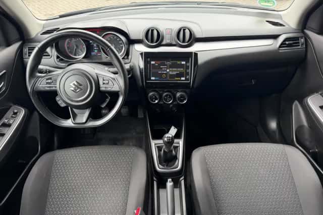 Suzuki Swift (2022) thumbnail 6