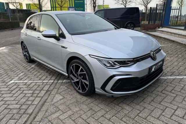 Volkswagen Golf (2022) thumbnail 6