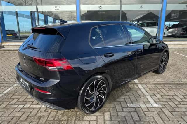 Volkswagen Golf (2022) thumbnail 5