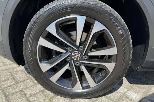 Volkswagen T-Roc (2021) thumbnail 4