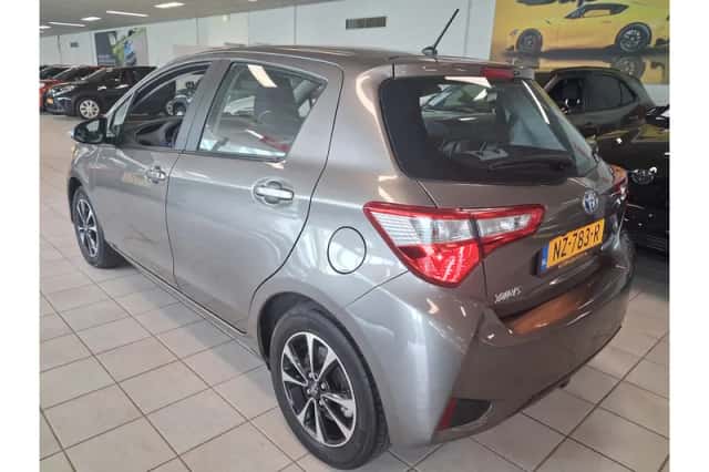 Toyota Yaris (2017) thumbnail 4