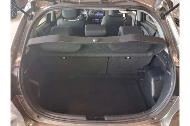 Toyota Yaris (2017) thumbnail 6
