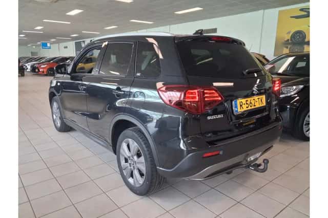 Suzuki Vitara (2022) thumbnail 3