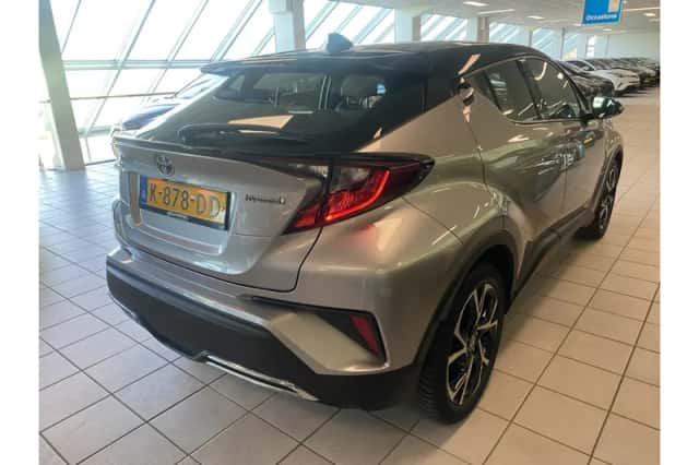 Toyota C-HR (2020) thumbnail 6