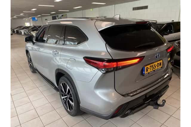 Toyota Highlander (2022) thumbnail 5