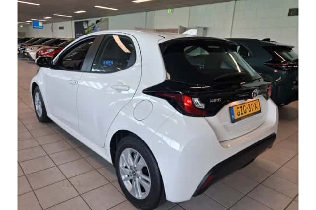 Toyota Yaris (2025) thumbnail 4