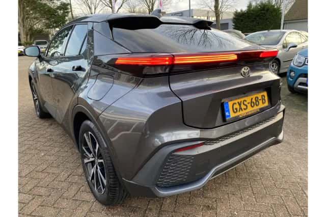 Toyota C-HR (2024) thumbnail 3