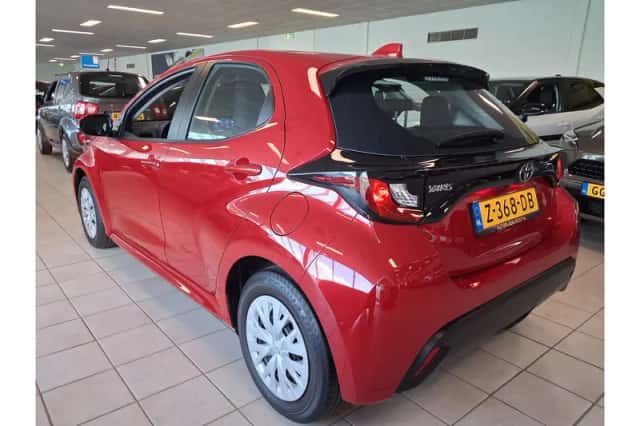 Toyota Yaris (2024) thumbnail 3