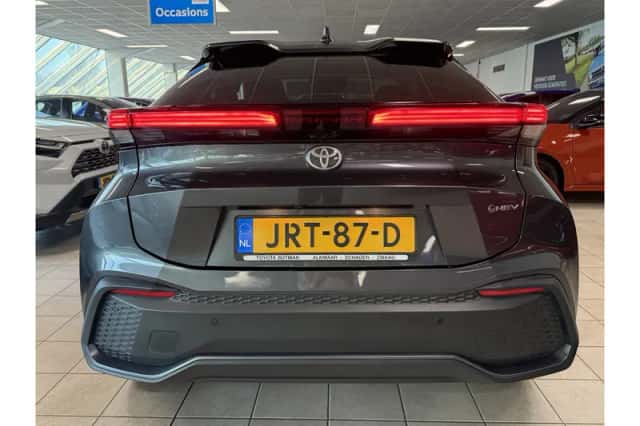 Toyota C-HR (2024) thumbnail 5