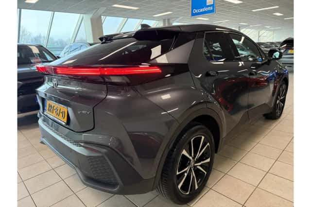 Toyota C-HR (2024) thumbnail 6
