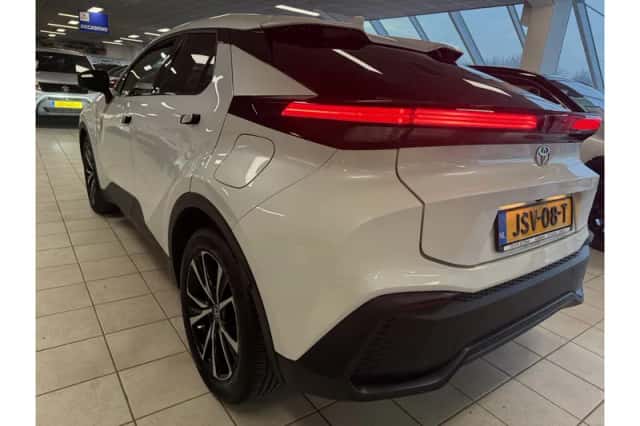 Toyota C-HR (2024) thumbnail 4