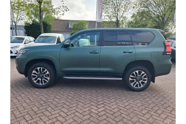 Toyota Land Cruiser (2024) thumbnail 2