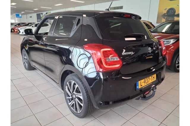 Suzuki Swift (2021) thumbnail 3