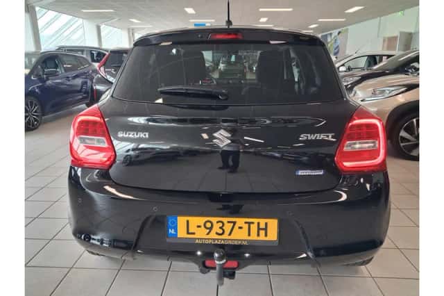 Suzuki Swift (2021) thumbnail 4