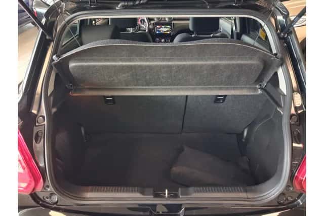 Suzuki Swift (2021) thumbnail 6
