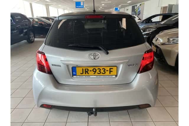 Toyota Yaris (2016) thumbnail 4