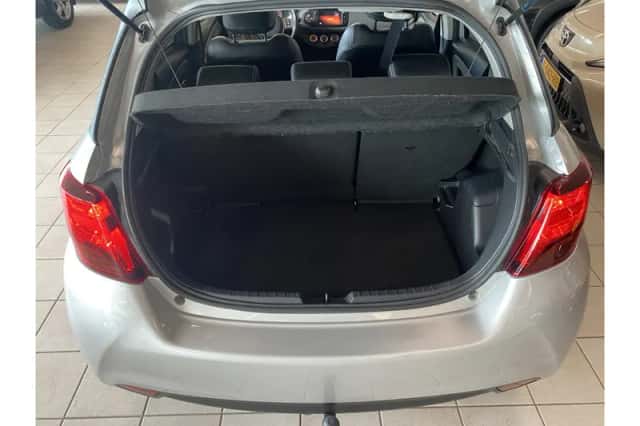 Toyota Yaris (2016) thumbnail 5