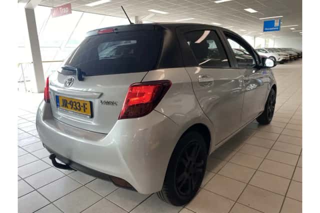 Toyota Yaris (2016) thumbnail 6