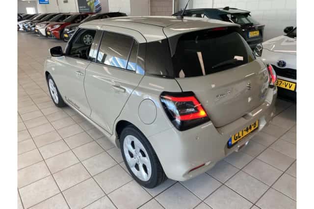 Suzuki Swift (2024) thumbnail 3