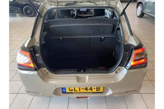 Suzuki Swift (2024) thumbnail 5