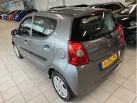 Suzuki Alto (2015) thumbnail 3