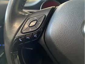 Toyota C-HR (2020) thumbnail 16