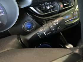 Toyota C-HR (2020) thumbnail 19