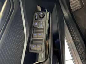 Toyota C-HR (2020) thumbnail 27