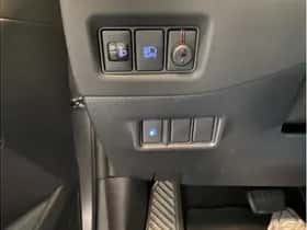 Toyota C-HR (2020) thumbnail 28