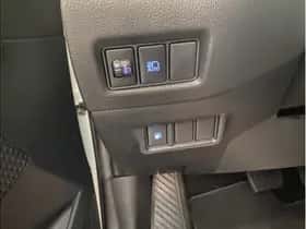 Toyota C-HR (2017) thumbnail 28