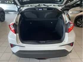 Toyota C-HR (2017) thumbnail 5