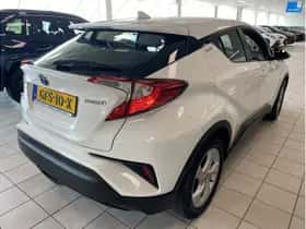 Toyota C-HR (2017) thumbnail 6
