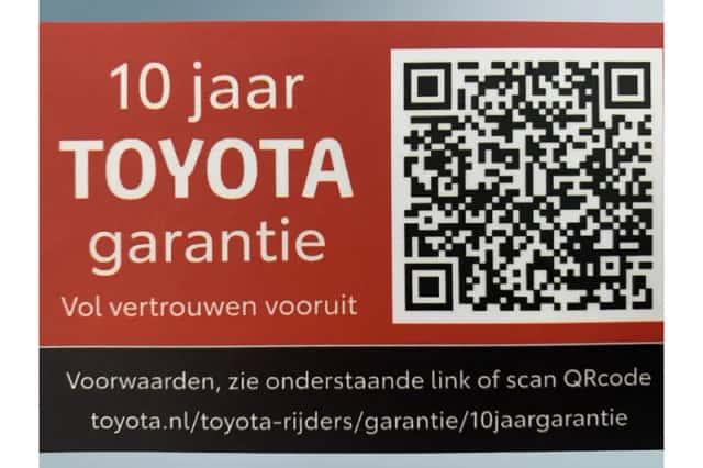 Toyota C-HR (2018) thumbnail 2