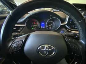 Toyota C-HR (2018) thumbnail 26