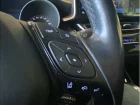Toyota C-HR (2018) thumbnail 28