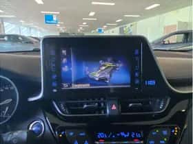 Toyota C-HR (2018) thumbnail 31