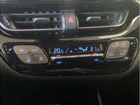 Toyota C-HR (2018) thumbnail 36