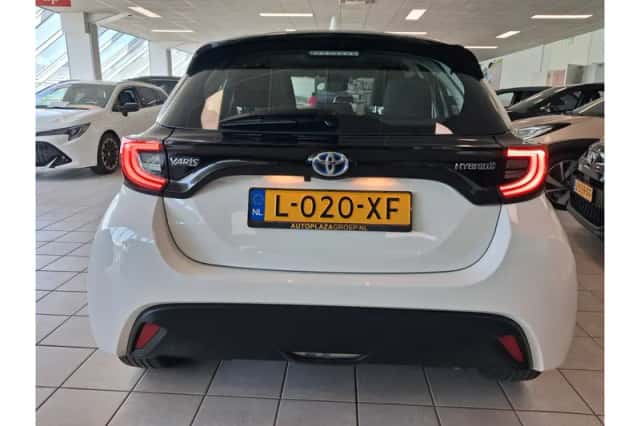 Toyota Yaris (2021) thumbnail 5
