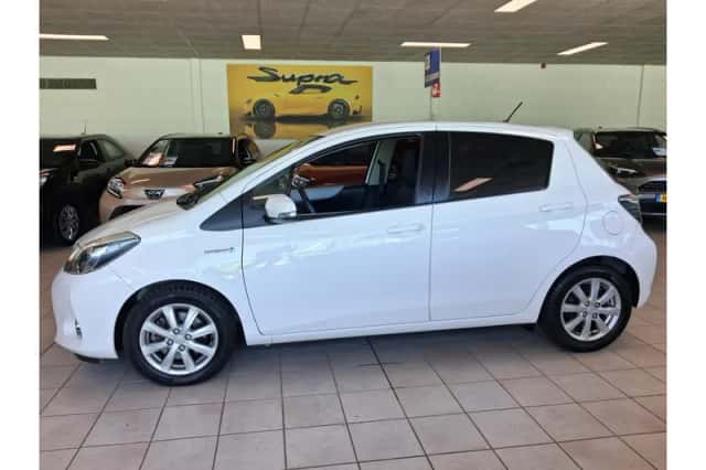 Toyota Yaris (2014) thumbnail 3
