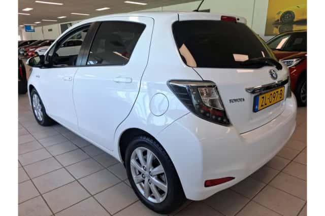 Toyota Yaris (2014) thumbnail 4