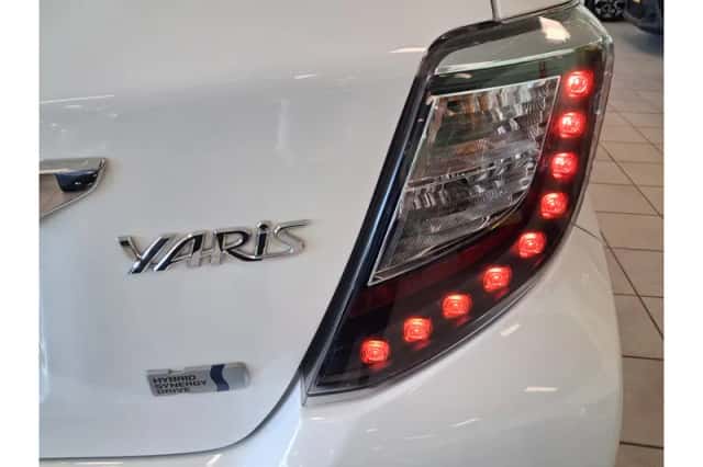 Toyota Yaris (2014) thumbnail 6