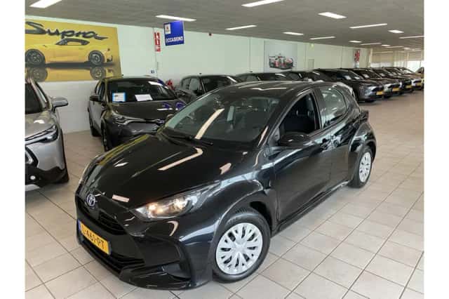 Toyota Yaris (2021) thumbnail 2