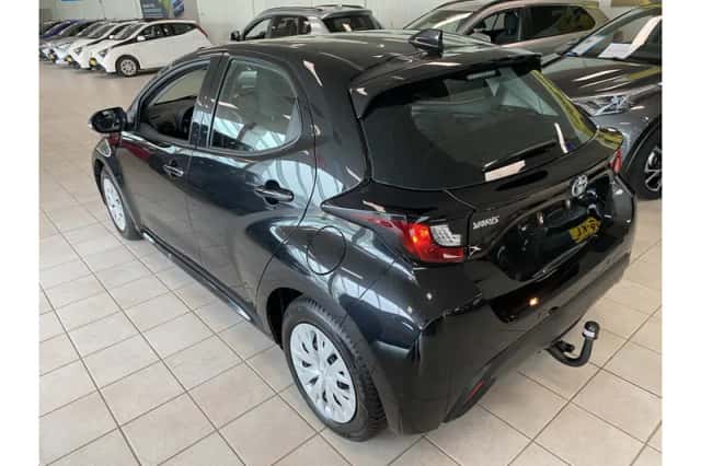 Toyota Yaris (2021) thumbnail 4